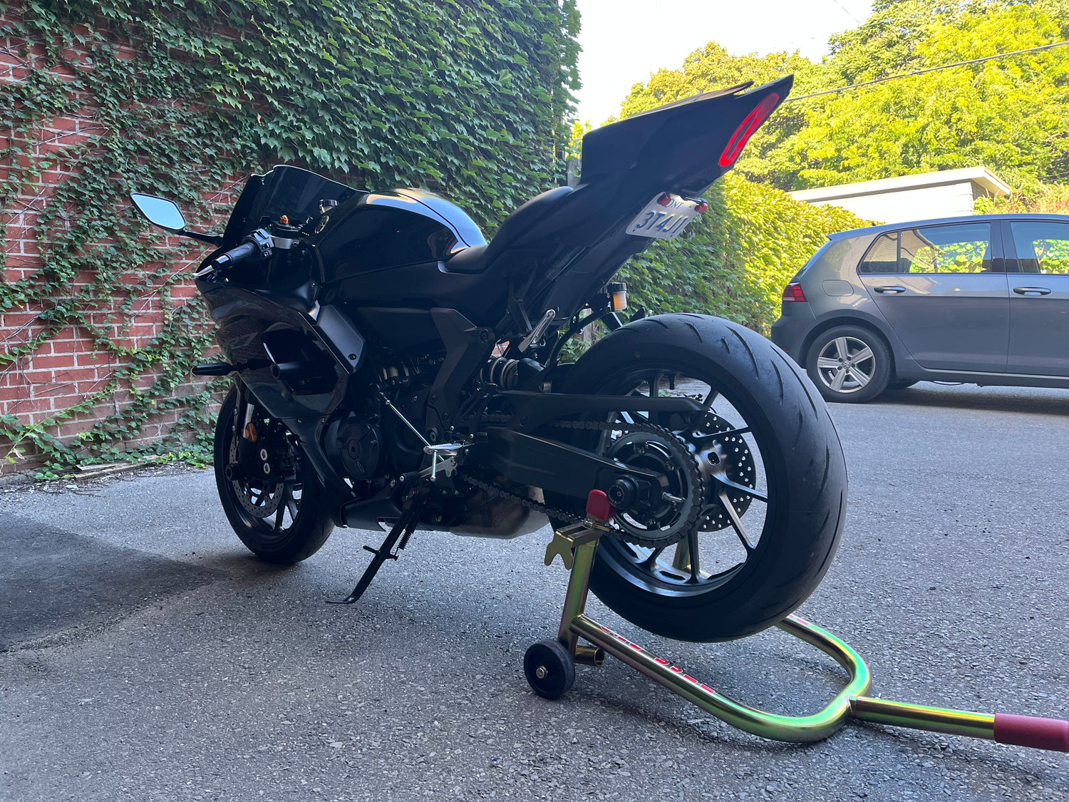 2022+ YZF-R7 TUCKED LICENSE PLATE MOUNT
