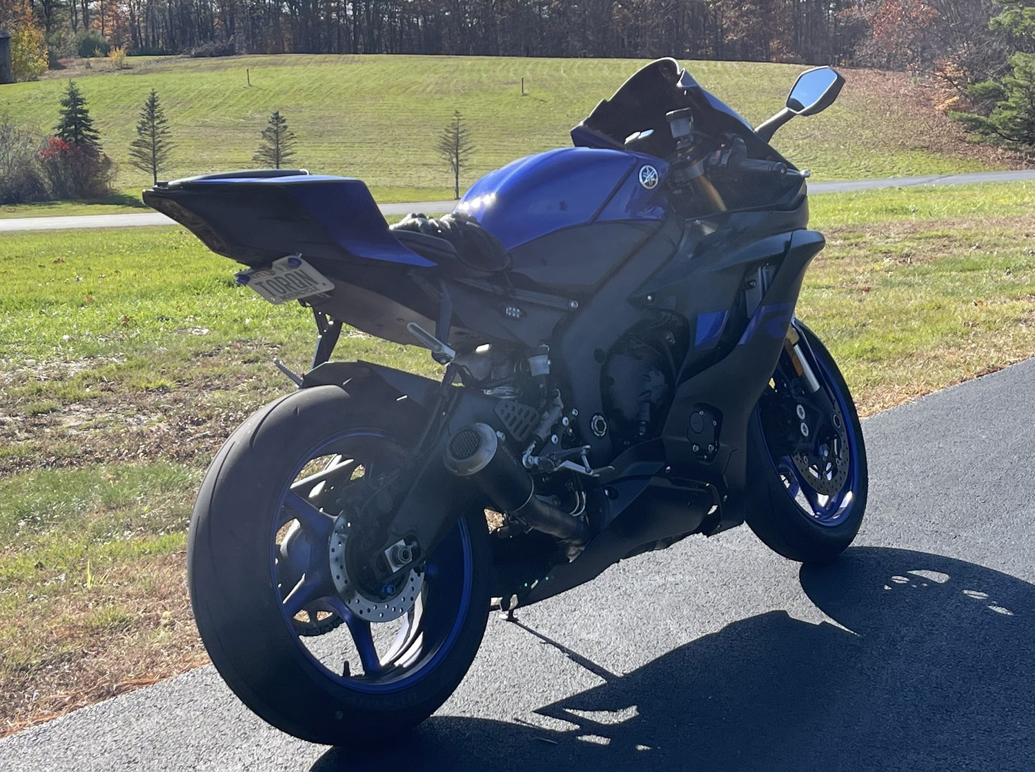 2017-2020 YZF-R6 TUCKED LICENSE PLATE MOUNT Customer Feature Tail Tidy